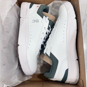 On Cloud The Rodger Advantage Shoe Men's White and Dark Green Sneakers